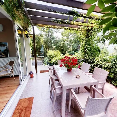 Villa Yanik - *